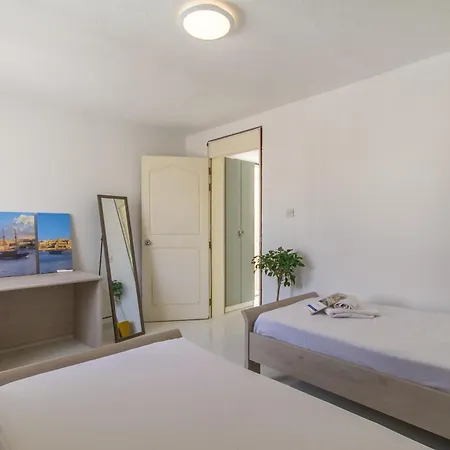 Charm, Sea & Sun At St Maria Swieqi - Happy Villa *